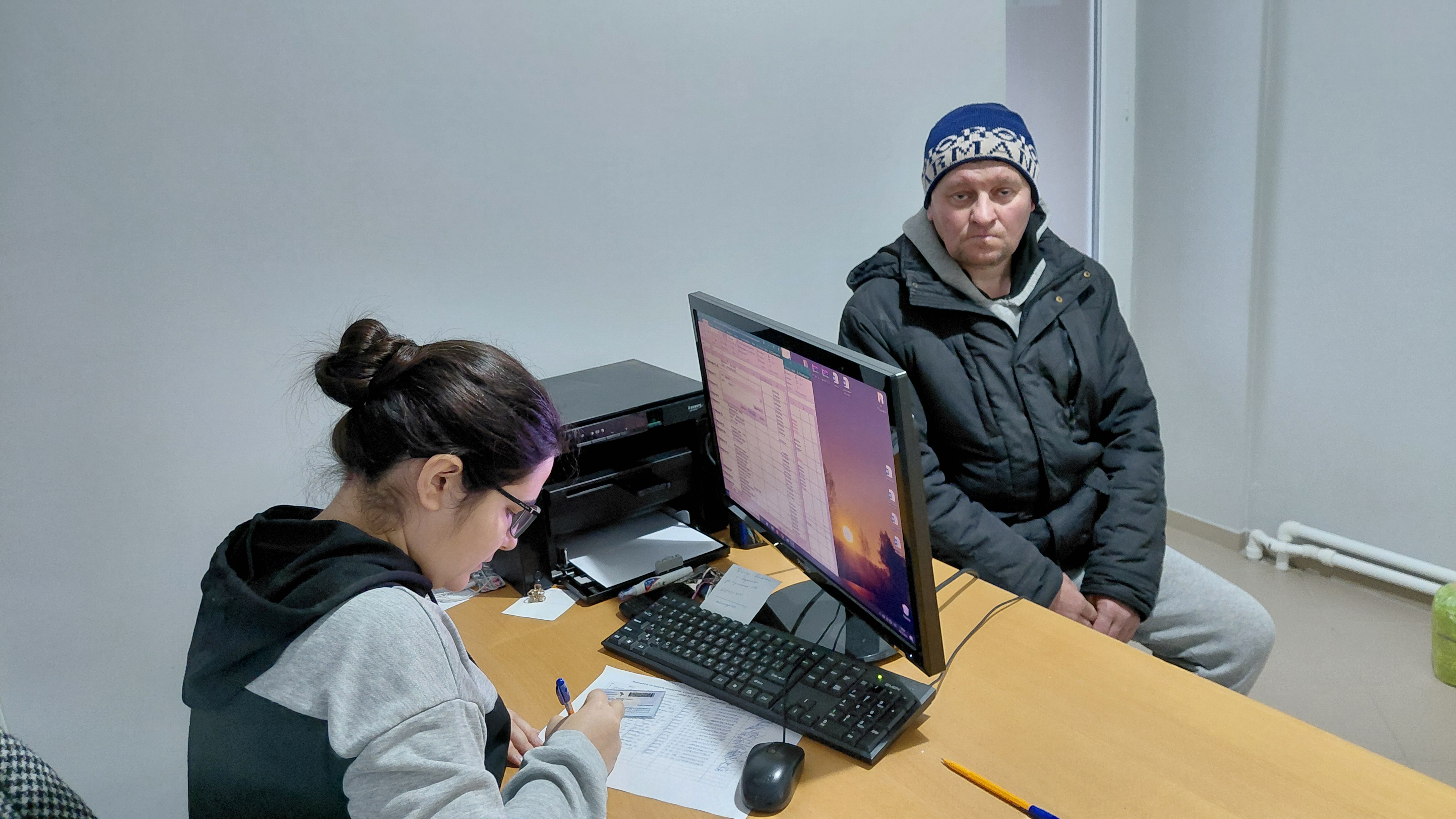 Подача горячего питания в социальной столовой